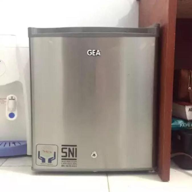 Kulkas Mini Gea / Mini Bar Gea Rs-06Dr
