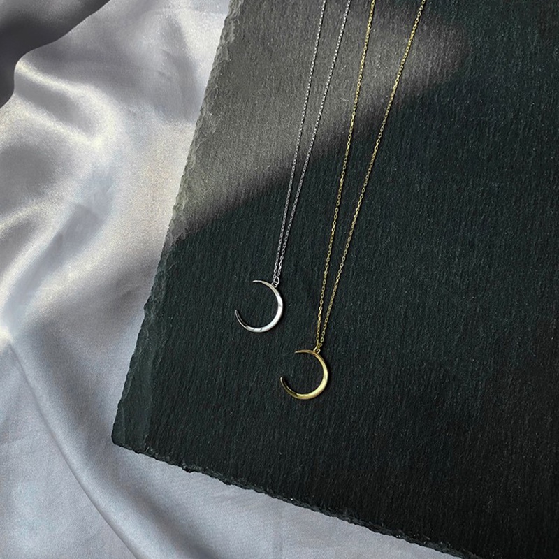 Kalung Rantai Klavikula Hias Liontin Bulan Gaya Elegan Untuk Wanita