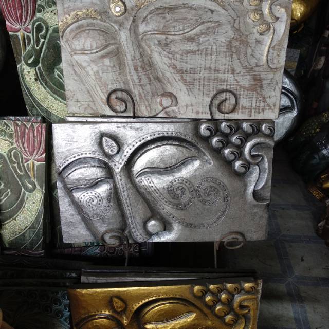 Ukiran kayu motif buda