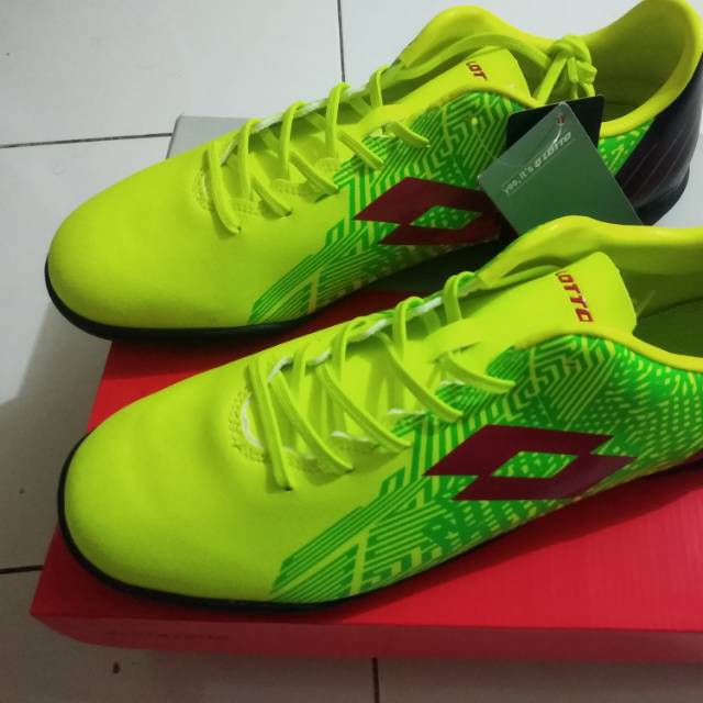 Sepatu futsal lotto ukuran 43