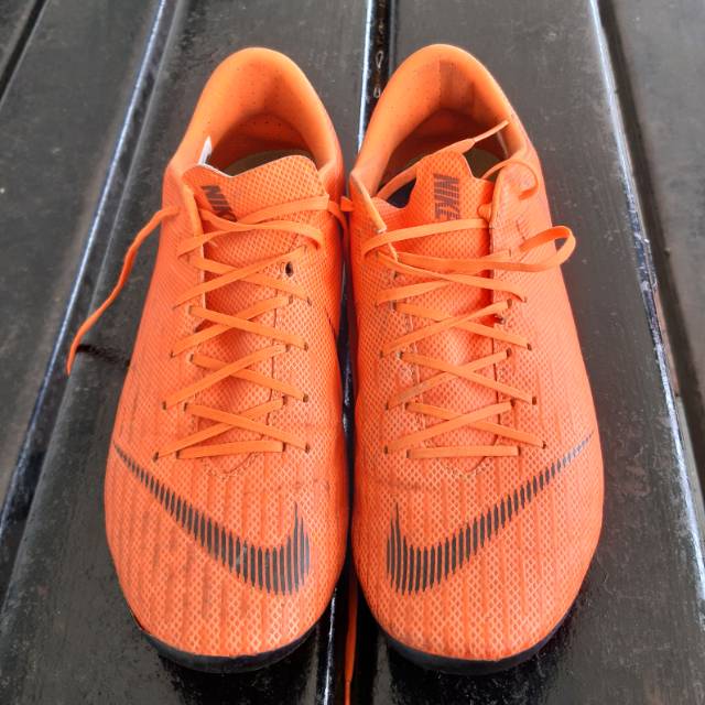 Sepatu Sepakbola Nike