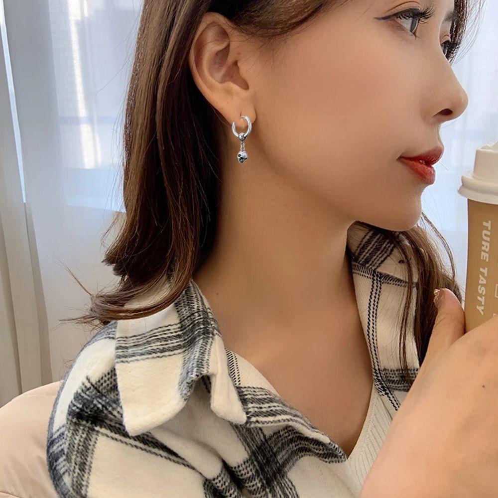 NEEDWAY Pria Hoop Earrings Street Wear Retro Pesta Stainless Steel Fashion Desain Kuningan Temperamen Wanita Earrings