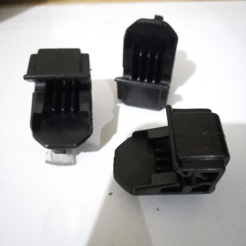 Plastik dudukan lampu besar head lamp kijang kapsul