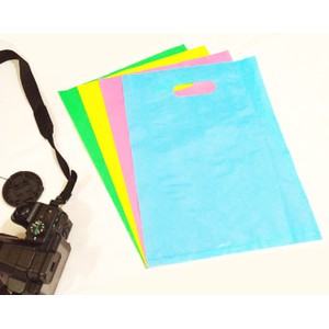 

Tas Plastik Plong Sablon Logo Toko Distro Warna Custom-PO 25cm x 35cm