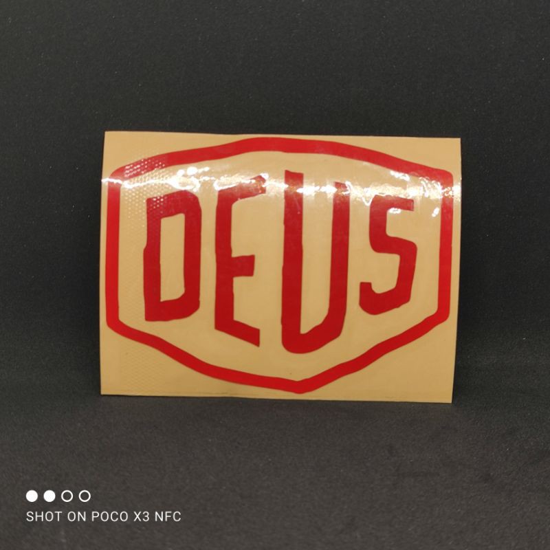 STICKER CUTTING DEUS UK 8,3X6,3CM stiker deus stiker motor stiker murah