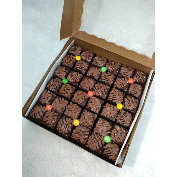 

Brownies topping Nutella 22x22 isi 36 sekat