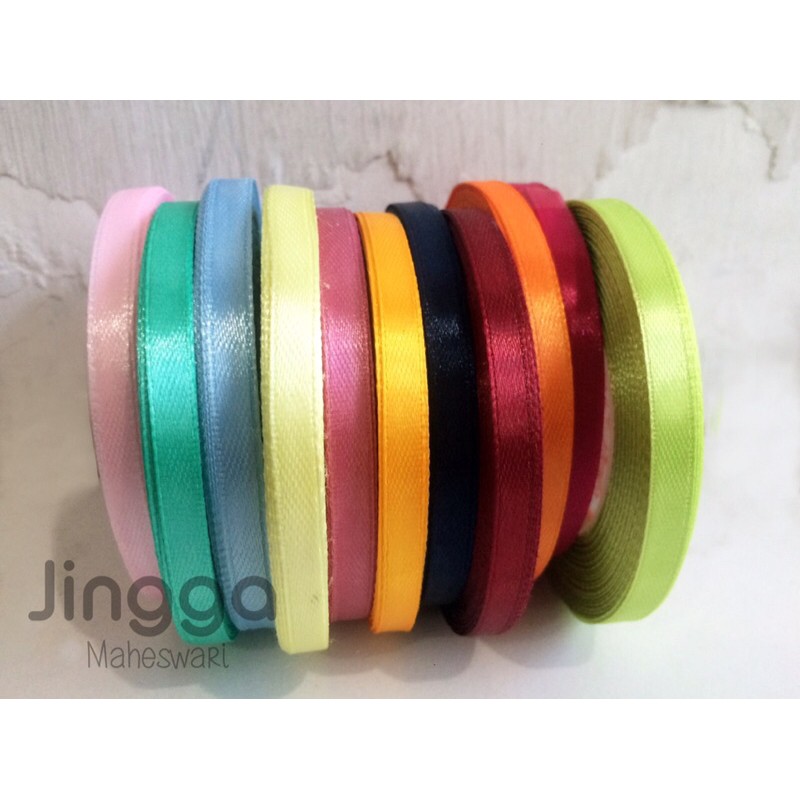 

Pita Satin (1/4”=0.6 cm, panjang 1 roll=+- 18 m)