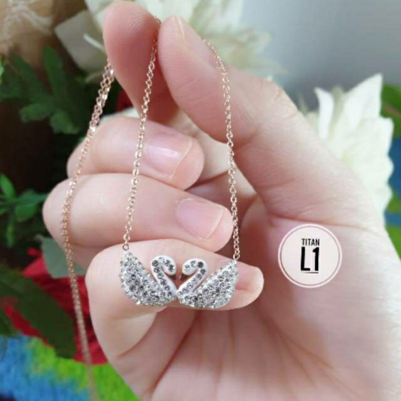 Kalung Titanium Swan Swarovski