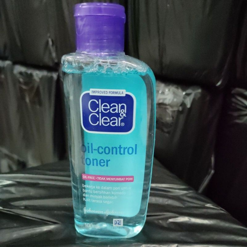 Clean &amp; clear oil control toner 100 ml