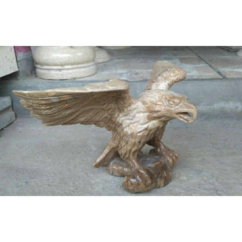 Patung Burung Elang Onyx