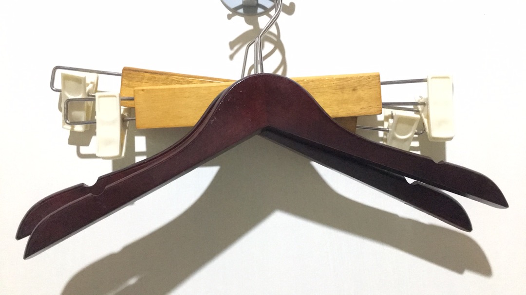 Hanger Kayu Anak Wallnut Coklat Tua