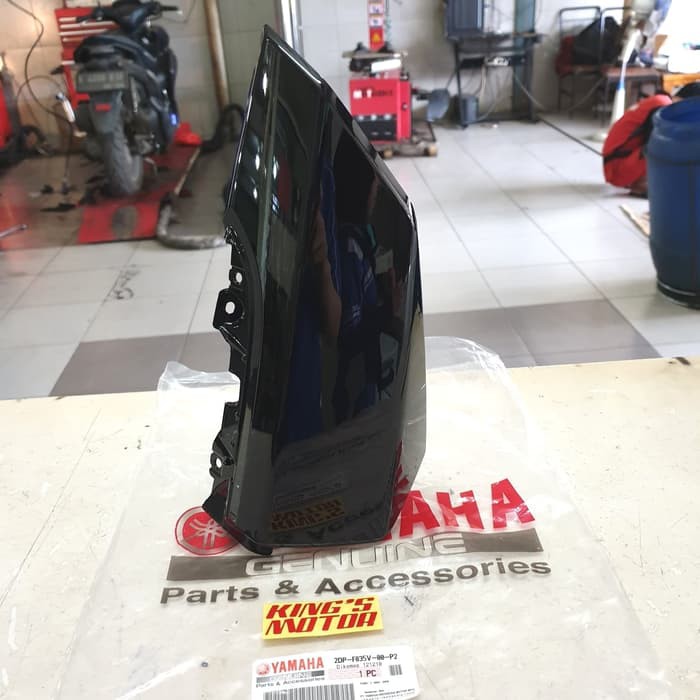 COVER,PANEL,BODY DEPAN ATAS LAMPU SEN, SEIN NMAX HITAM ASLI YAMAHA