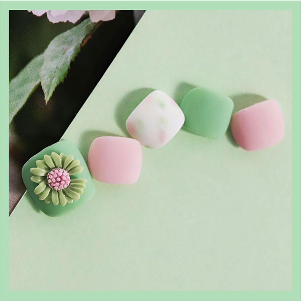 Mxbeauty 5 Pcs / Pak Ornamen Bunga Daisy 3d Bahan Resin 8 Warna Untuk Dekorasi Nail Art