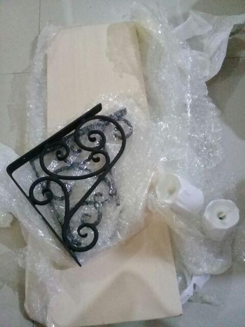 Rak Victorian Love Hitam