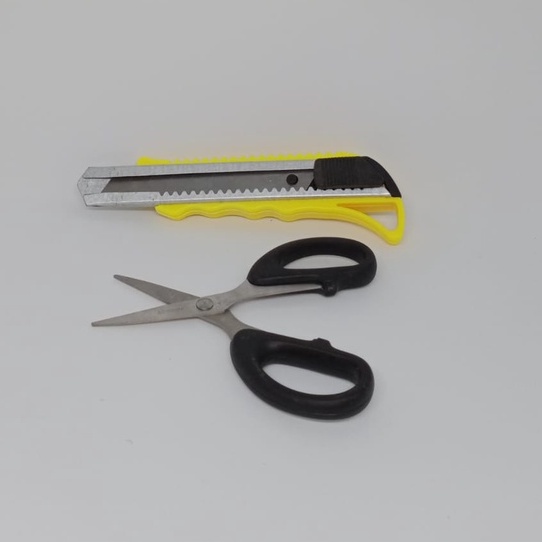 

Gunting Kecil + Pisau Cutter / Gunting Murah / Gunting Kertas / Gunting Serbaguna Multifungsi / Gunting Gagang Plastik / Gunting Mini / Pisau Kater / Pisau Isi Ulang / Cutter Murah / Gunting Kecil