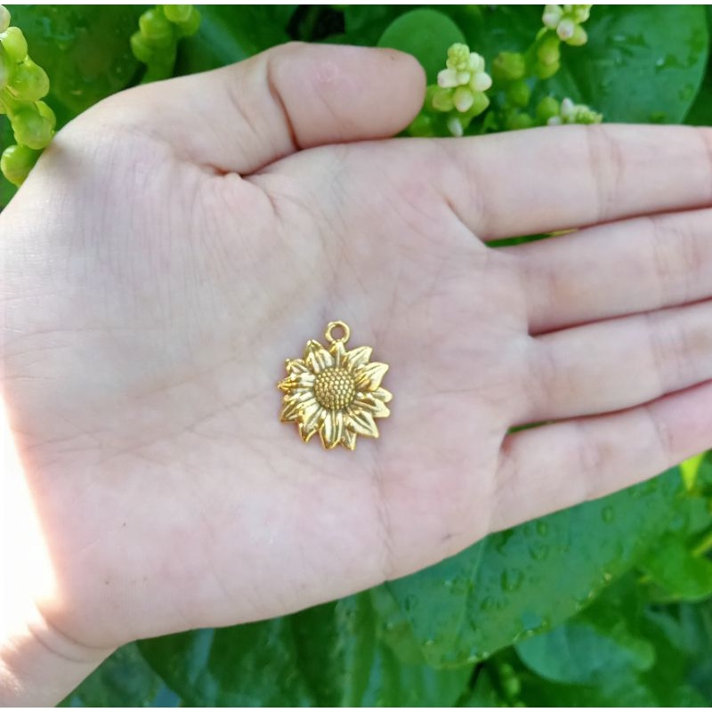 CHARM BANDUL BUNGA MATAHARI WARNA GOLD