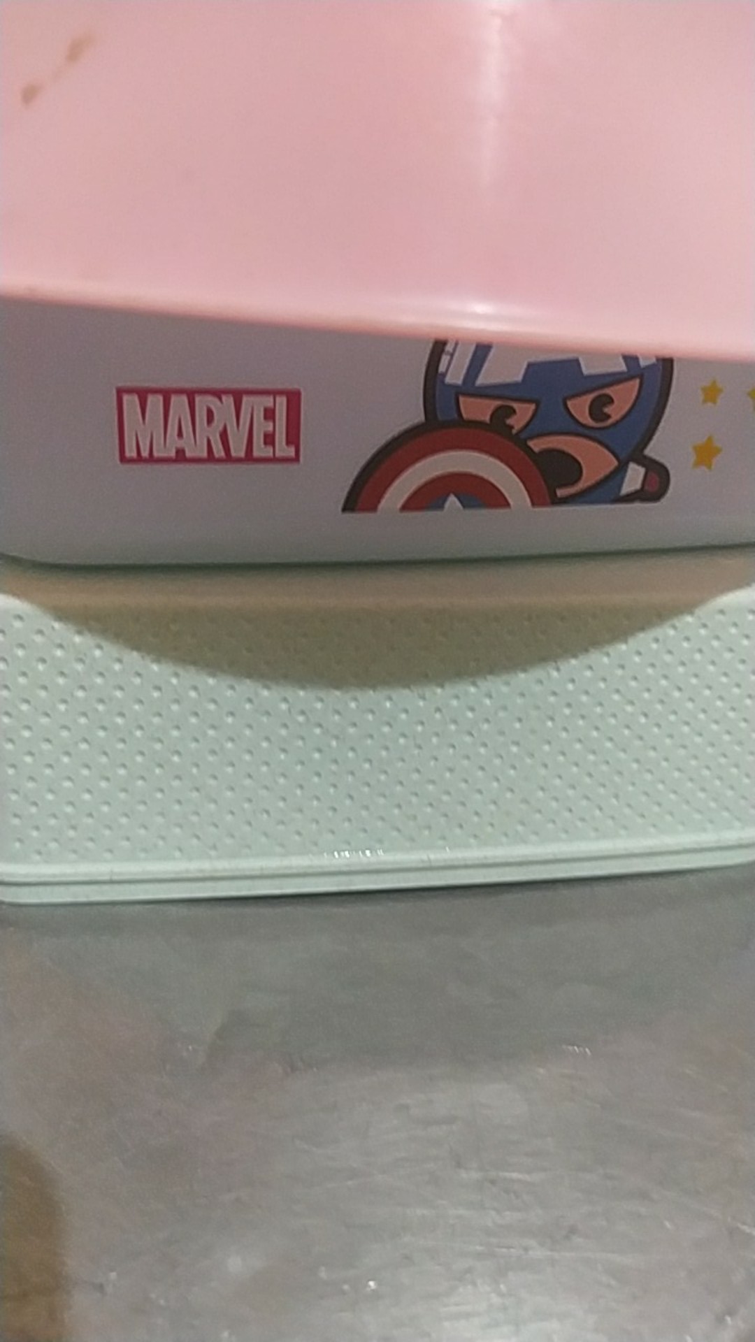 Miniso Marvel Kotak Makan Siang Penyimpanan Makanan Minum Lunch Box 400ml Alat Dapur Rumah Tangga