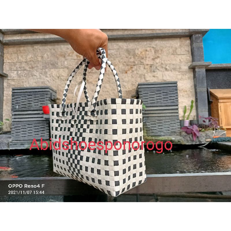 Tas anyaman plastik grosir murah tas monochrome