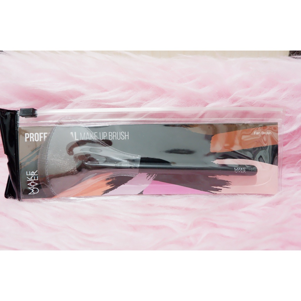 MAKE OVER Fan Brush 17cm