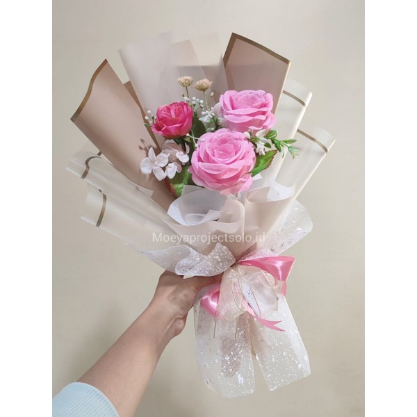

Buket Wisuda Altificial Flower | Buket bunga murah | Buket bunga wisuda