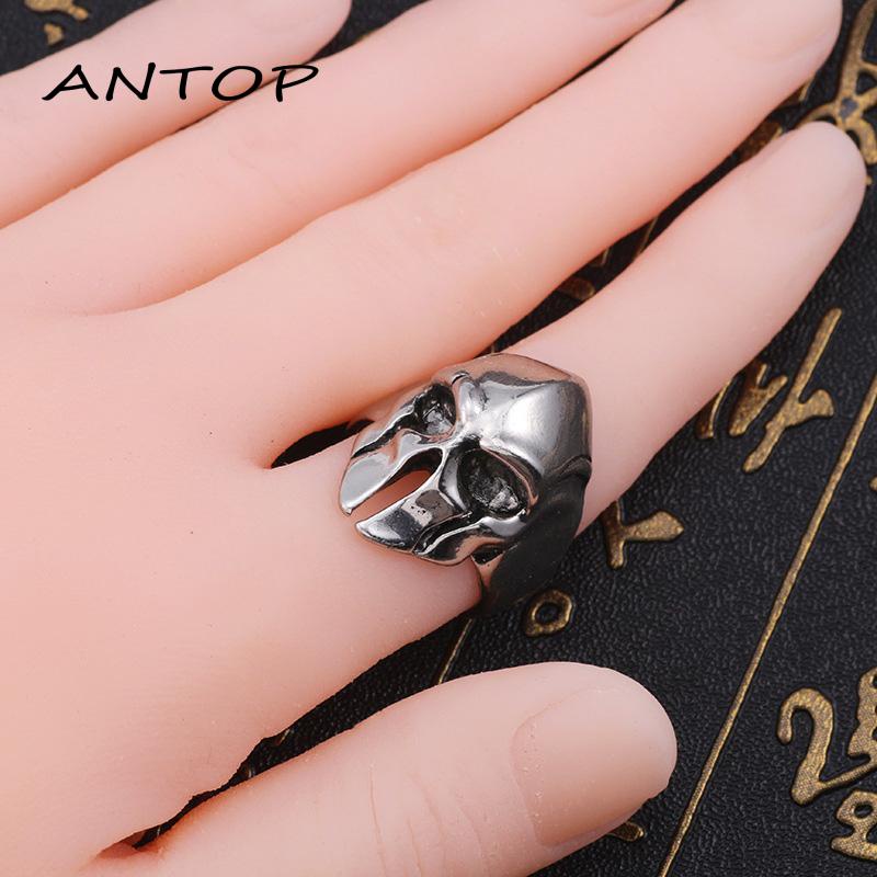 Cincin Bahan Alloy Bentuk Tengkorak Gaya Punk Retro Untuk Pria