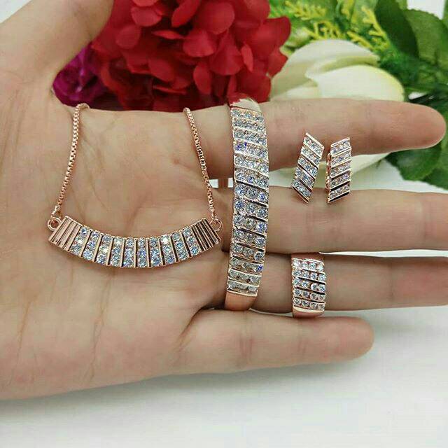 Set replika berlian tura plate