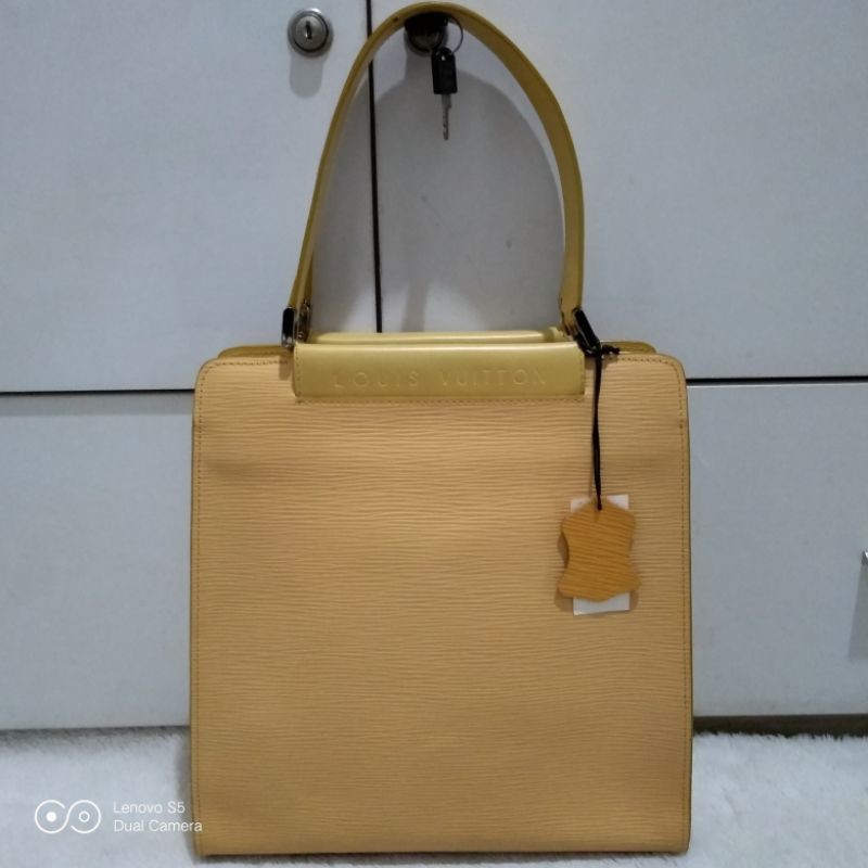 preloved bag LV yellow 28*30 no seri