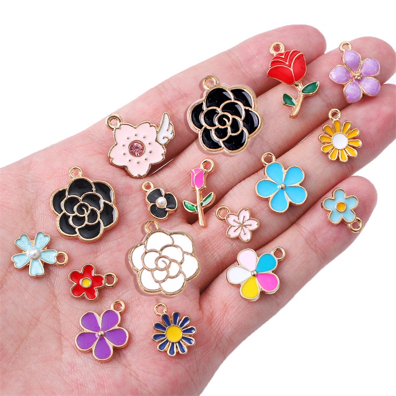 10pcs Liontin Bentuk Hati / Bunga / Salib / Kucing / Kupu-Kupu Bahan Zinc Alloy Untuk Membuat Perhiasan DIY