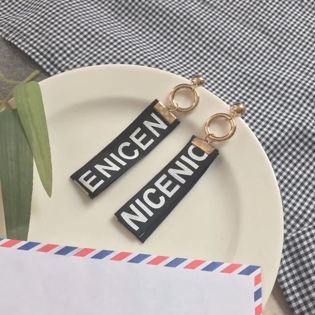 Anting Stud Pendant Panjang Gantung Ribbon Pita Big Nice Letter Hitam Putih