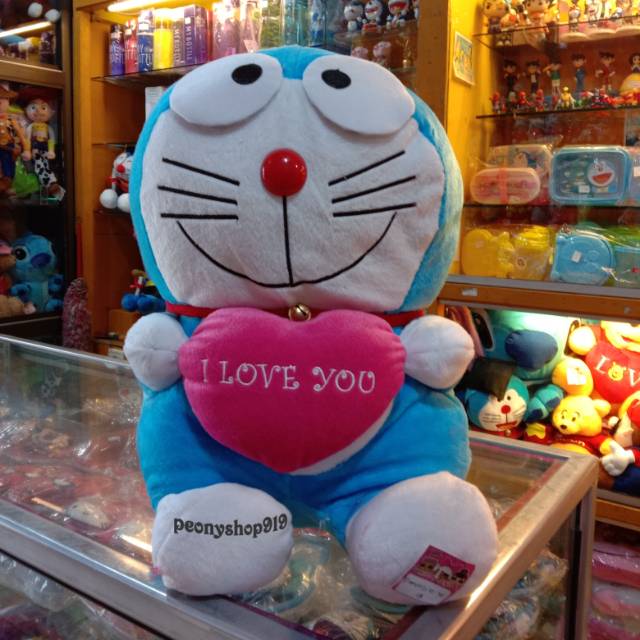 Boneka Doraemon . Boneka Doraemon love
