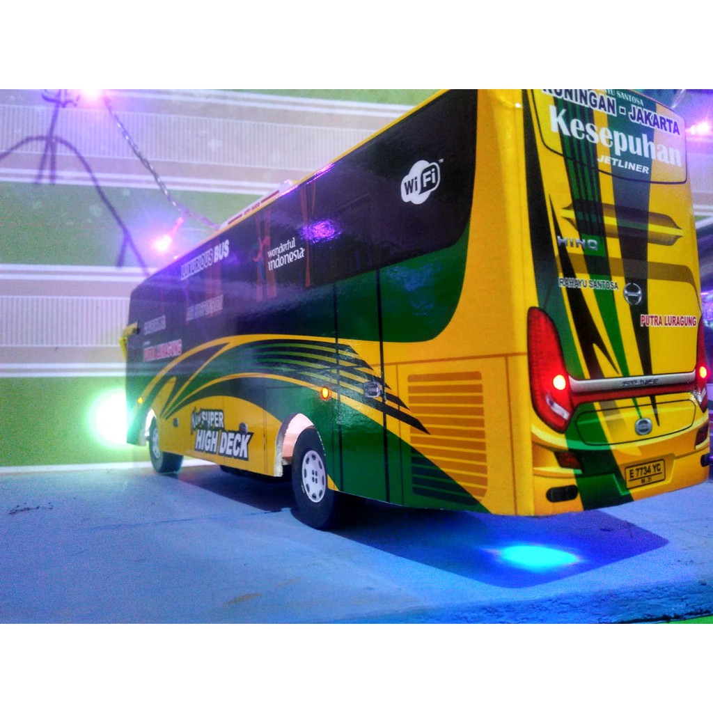 Miniatur bus bis Luragung lampu