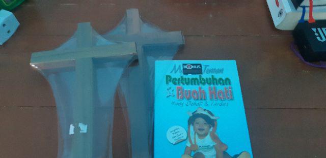 Salib Duduk Altar Meja Doa Keluarga Kayu Polos Tanpa Corpus Yesus Inri 30 Cm Souvenir Rohani