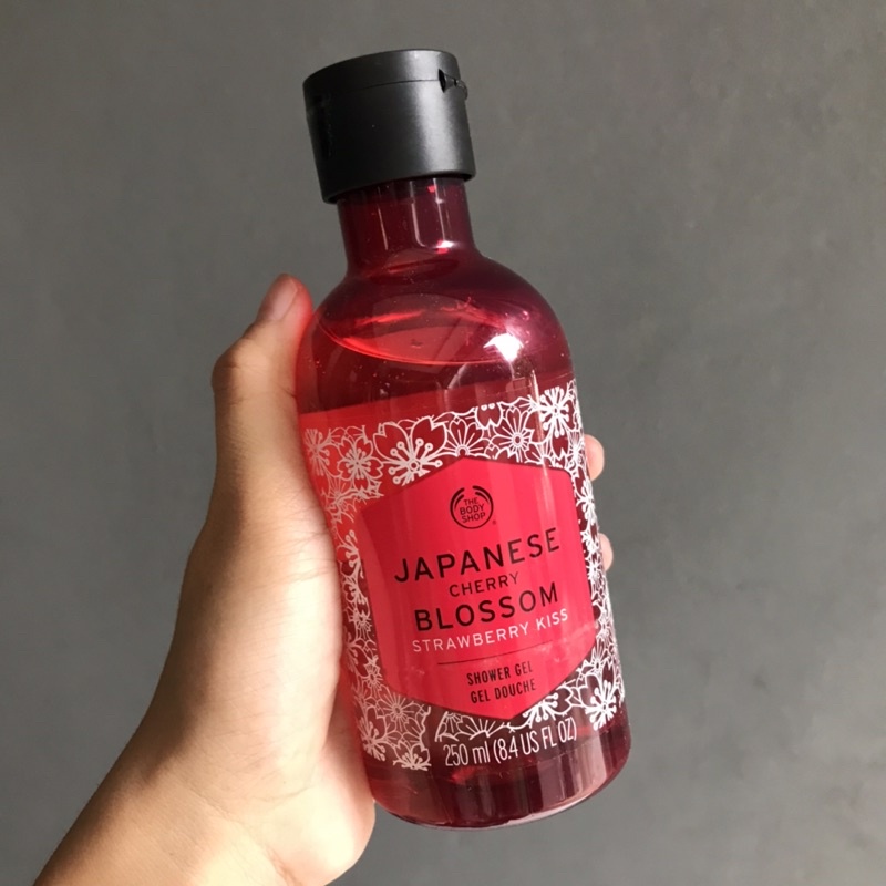 Jual JAPANESE CHERRY BLOSSOM STRAWBERRY KISS SHOWER GEL 250ml THE BODY