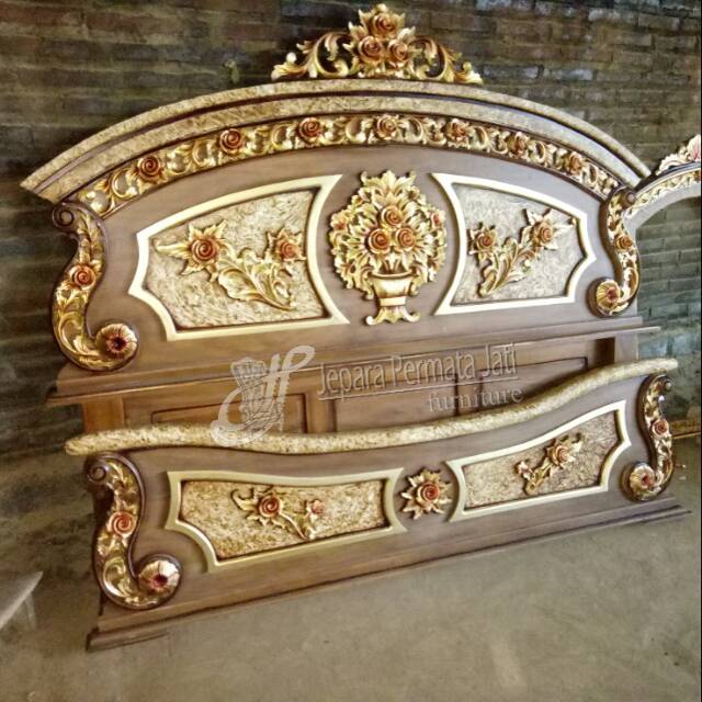 Dipan jati mewah ukiran mawar ( tempat tidur jati )