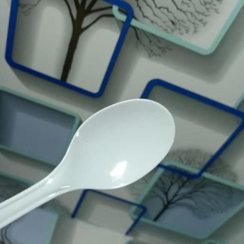Sendok putih susu plastik panjang