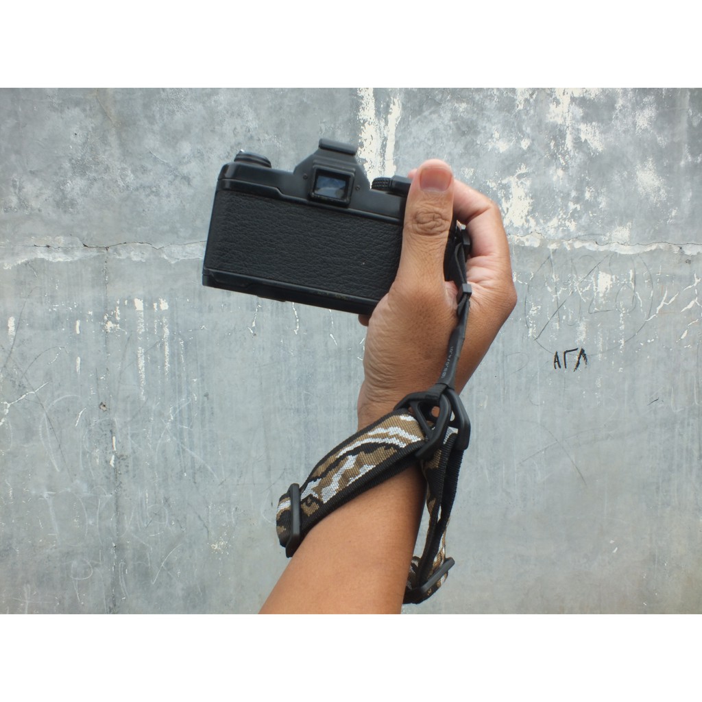 hand wrist strap camera tali kamera webing motif army loreng coklat keren mantab
