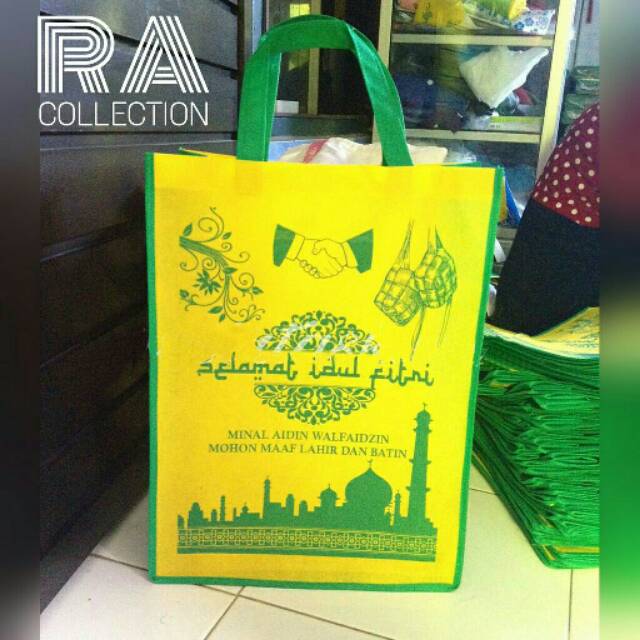 

Goodie Bag Spunbond Lebaran Ukuran 30cm x 10cm x 40cm Plus Sablon