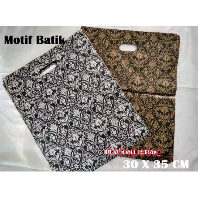 Kantong oval batik metalik uk 30x38