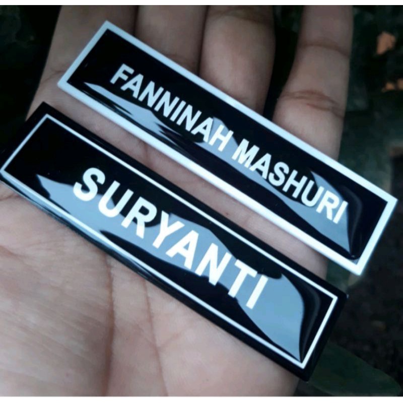 

Name tag, papan nama, Nama dada