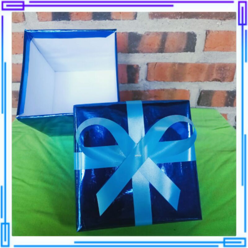 

KOTAK KADO GLOSSY/BOX PACKING/BOX KADO/GOSSY/HAMPERS/KOTAK KADO MURAH//