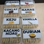 

molen rasa pisang, coklat, nanas, keju, durian, kacang hijau, vanila, st bery isi 50 pcs/molen siap goreng kemasan tepak/bisa di goreng matang/bisa belum di goreng