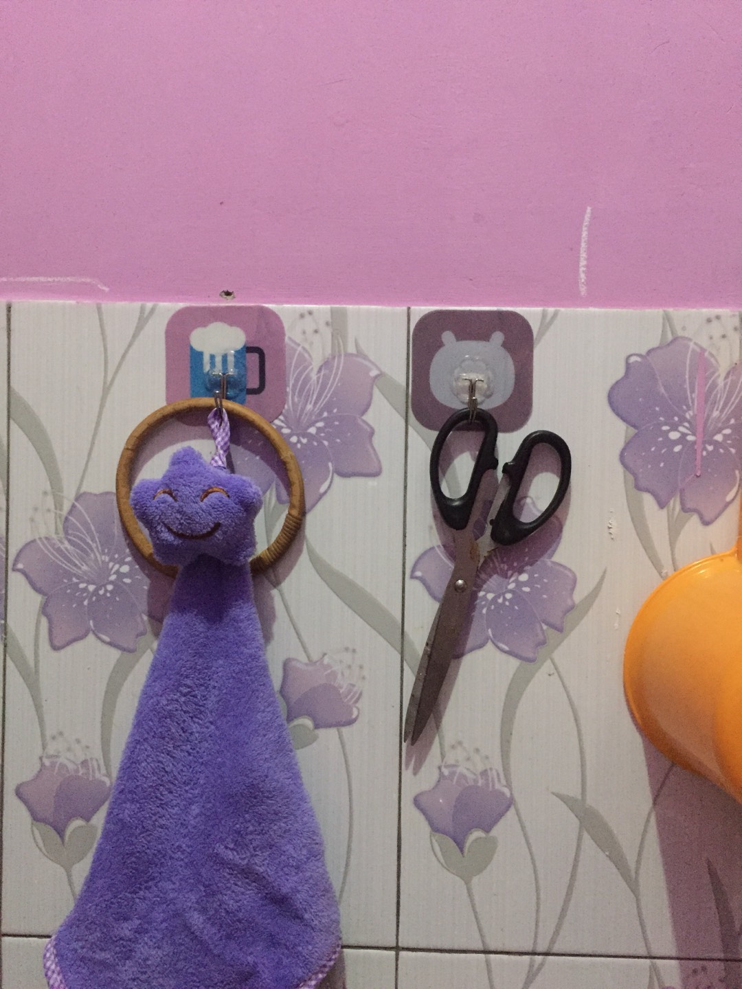 Gantungan Baju Tempel Hhook Motif Karater Serbaguna