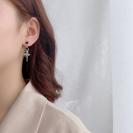 Anting Gantung Panjang Tusuk Gaya Korea Motif Penari Balet Aksen Rumbai Bahan Silver S925 Untuk Wanita
