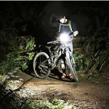 Lampu Depan Sepeda Klakson Sepeda LCD Lampu Depan Sepeda Waterproof+Speedometer XA-585