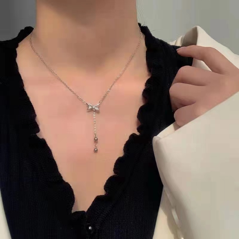 Kalung Rantai Dengan Liontin Pita Rumbai Zircon Warna Silver Untuk Wanita