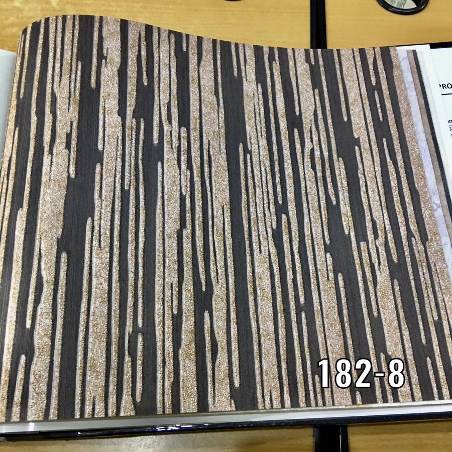 WALLPAPER DINDING MOTIF TEKSTUR KAYU COKLAT ABU GOLD ABSTRAK ELITE