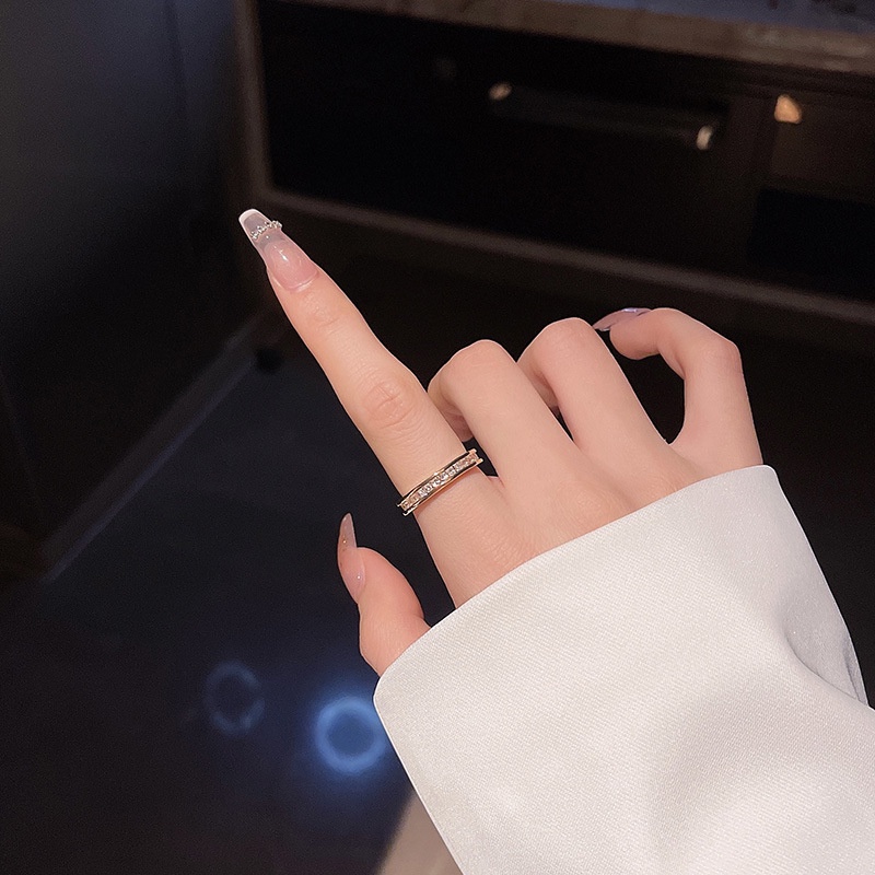 Cincin Jari Telunjuk Desain Geometri Hias Zircon Gaya Mewahsimple Untuk Wanita