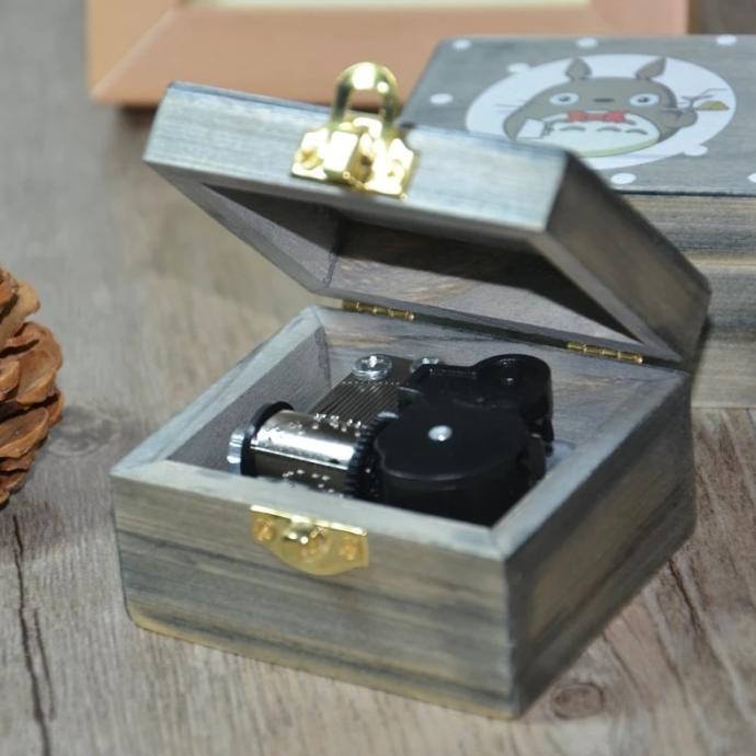 Totoro ghibli. Kotak musik. Music box.