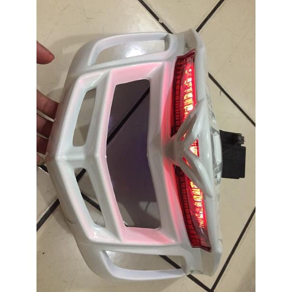 cover stop nmax old dilengkapi lampu , tutup lampu belakang nmax , variasi lampu belakang nmax