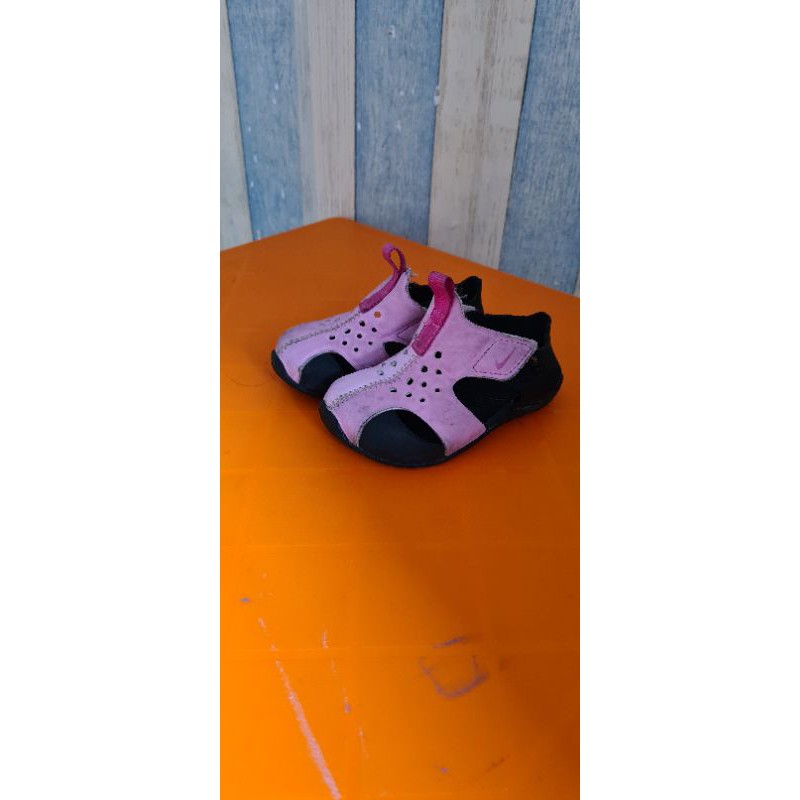 preloved sendal nike size 21